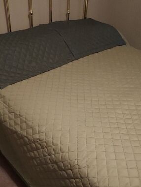 Winston Brands Reversible Two Tone Green King Comforter Bedspread With Two Shams